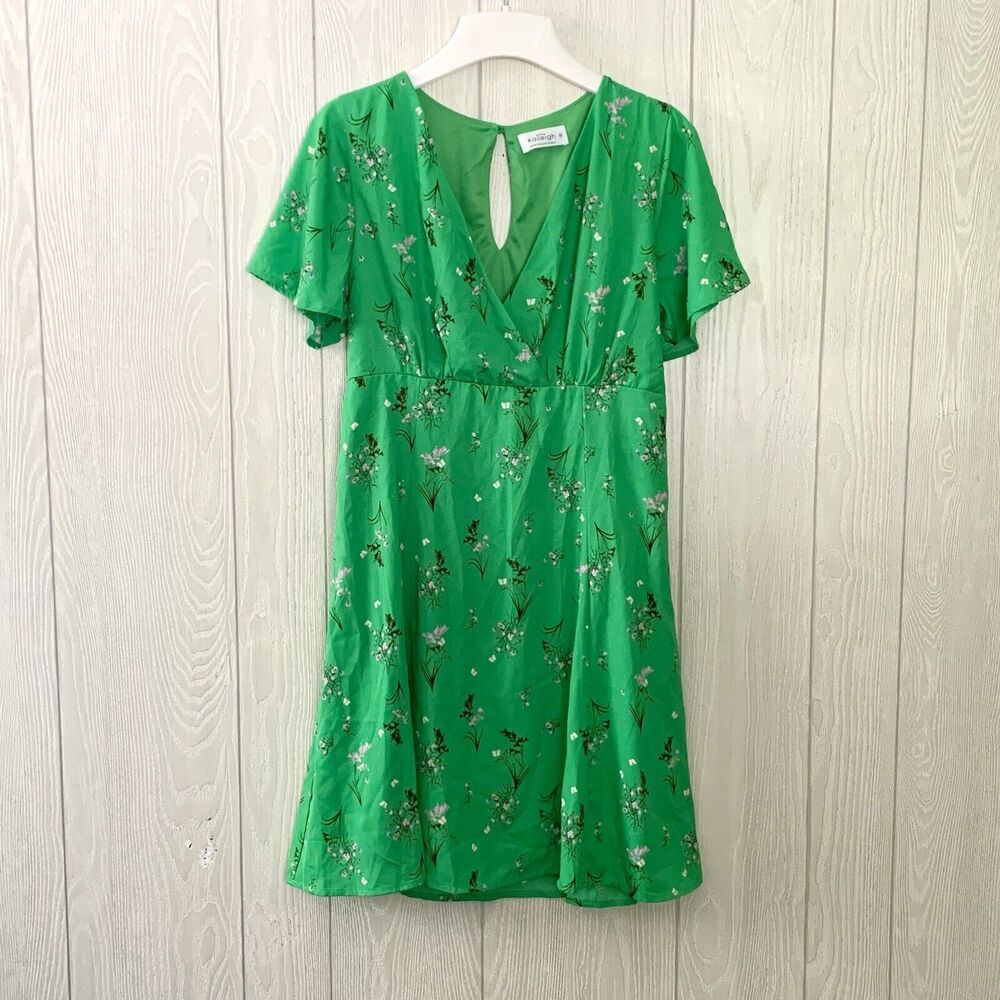 Kaileigh Green Floral V-Neck Short Sleeve Dress Medium NWOT